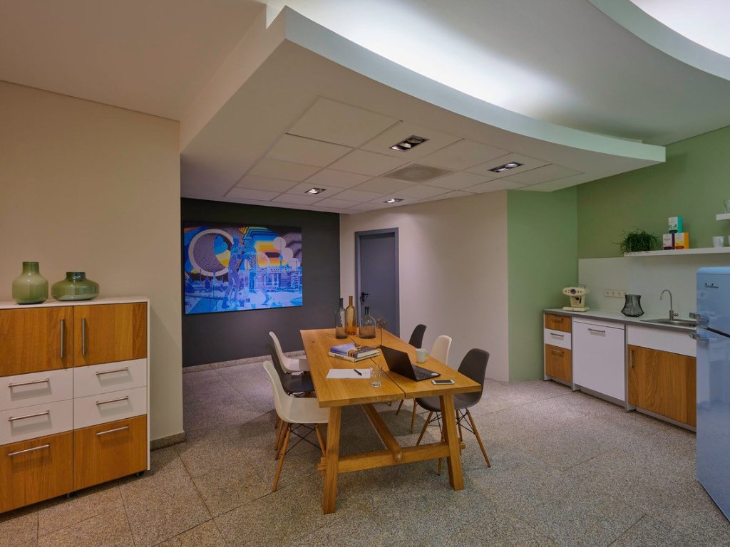 geraumige-kueche-auf-der-bueroetage